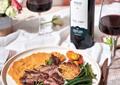 Rib-eye steiks ar saldo kartupeļu biezeni