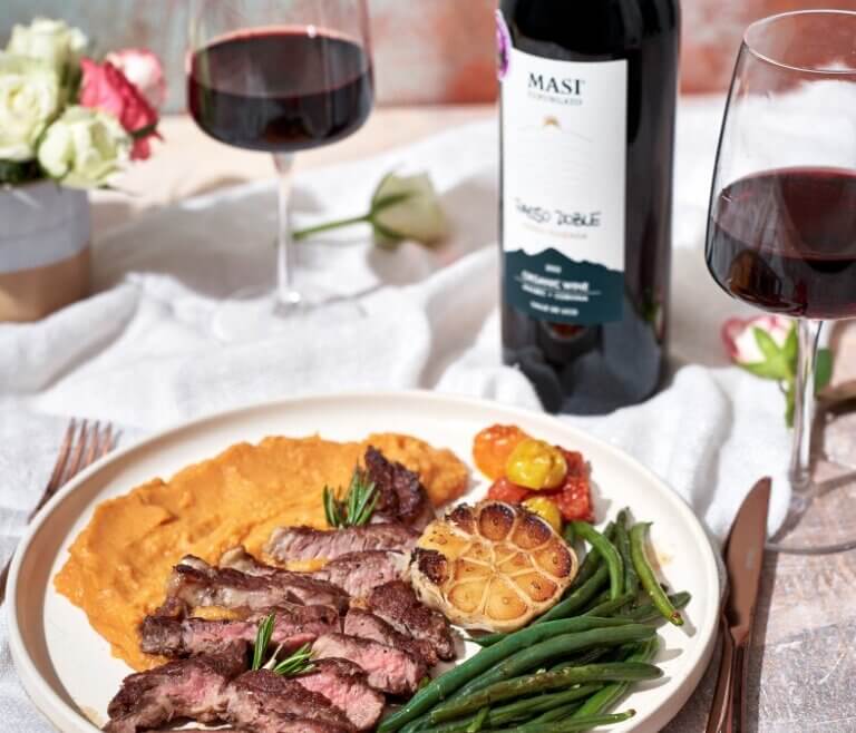 Rib-eye steiks ar saldo kartupeļu biezeni